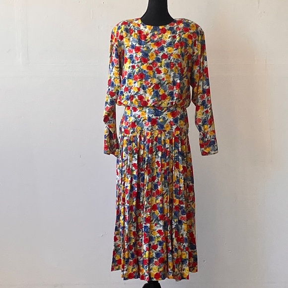 Vintage Dresses & Skirts - Vintage Primary Colored Floral king sleeve midi dress